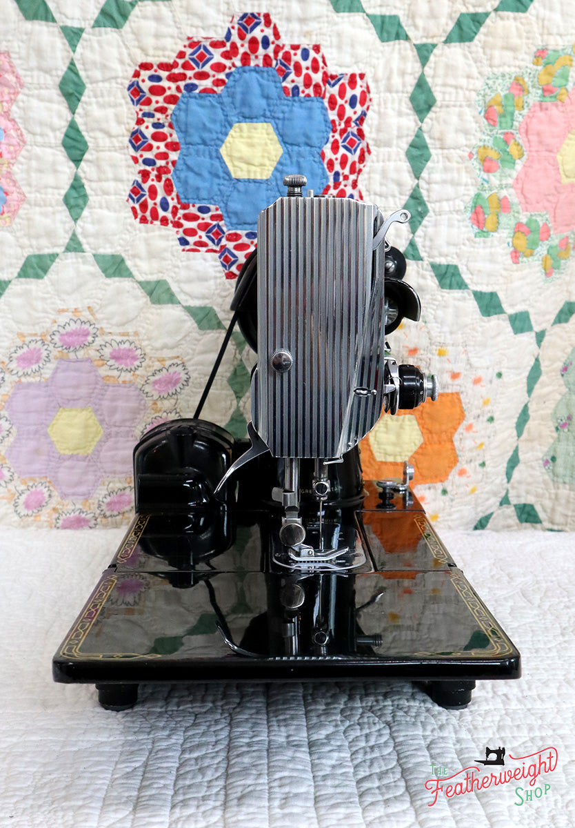 Singer Featherweight 222K Sewing Machine EN1345**