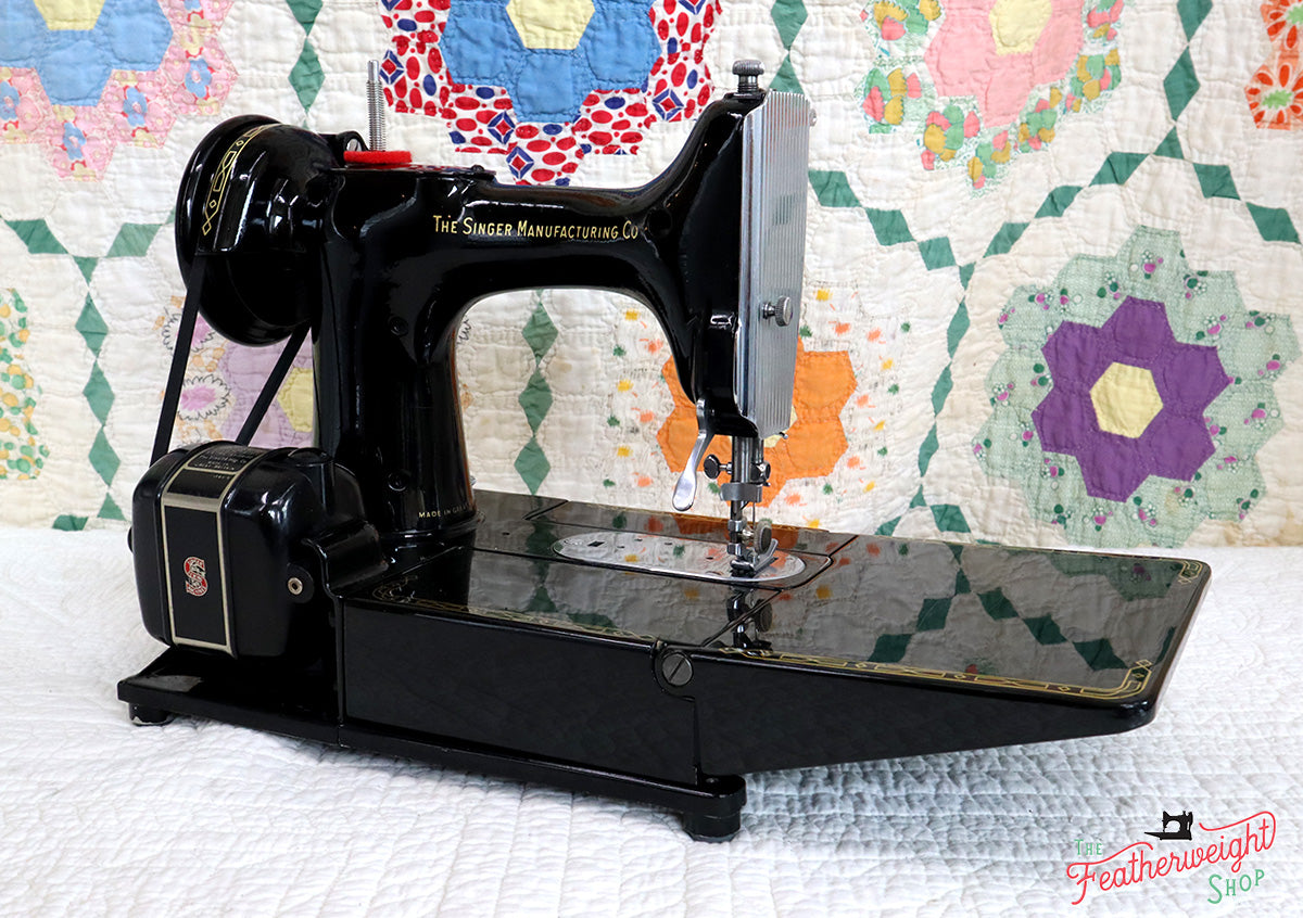 Singer Featherweight 222K Sewing Machine EN1345**