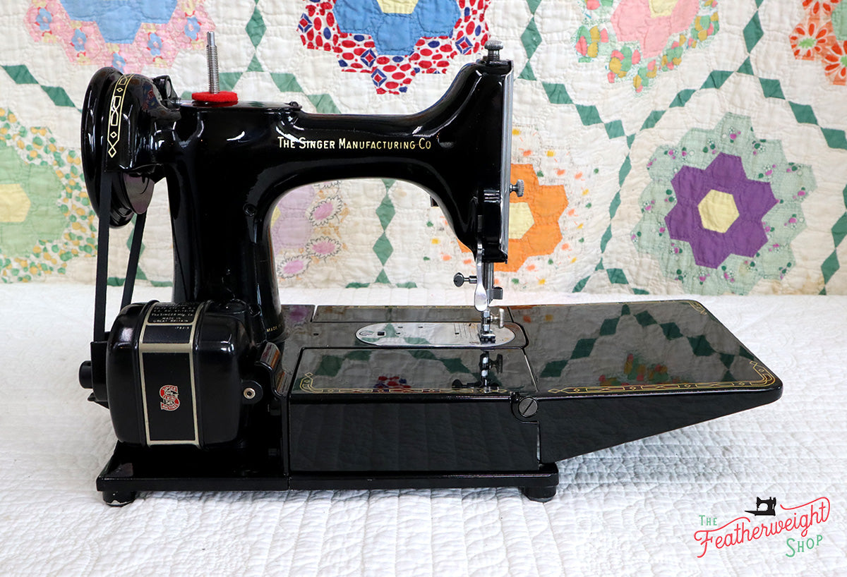 Singer Featherweight 222K Sewing Machine EN1345**