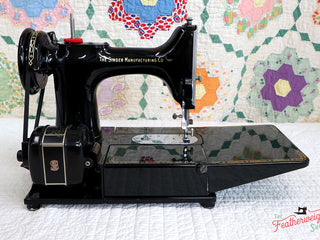 Load image into Gallery viewer, Singer Featherweight 222K Sewing Machine EN1345**