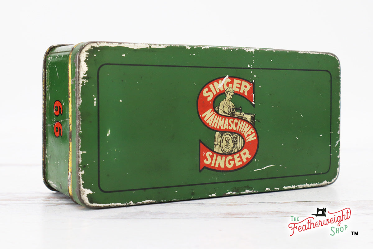 SINGER社のヴィンテージのバスケット　缶　Tin Singer Metal Attachments Tin - RARE Singer (Vintage Original