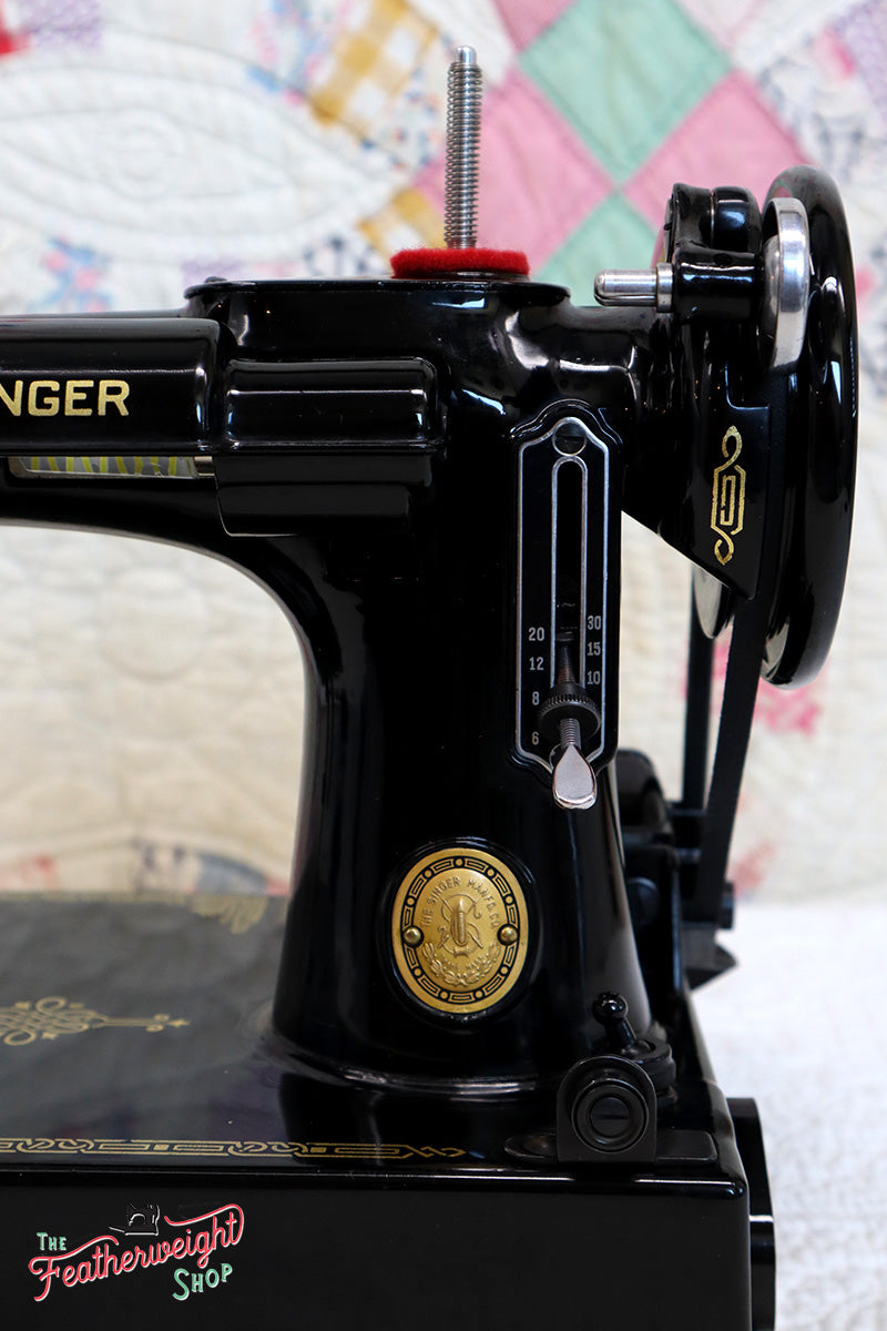 Singer Featherweight 221 Sewing Machine, AL024***