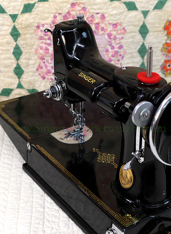 Singer Featherweight 221 Sewing machine, 1934 AD783***