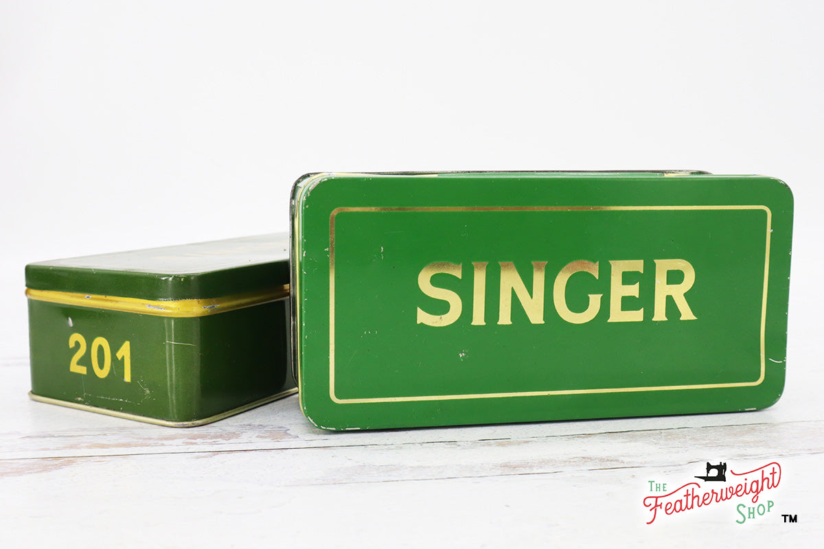 SINGER社のヴィンテージのバスケット　缶　Tin Singer Metal Attachments Tin - RARE Singer (Vintage Original