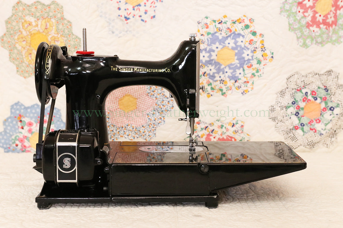 Singer Featherweight 222K Sewing Machine EJ9130**