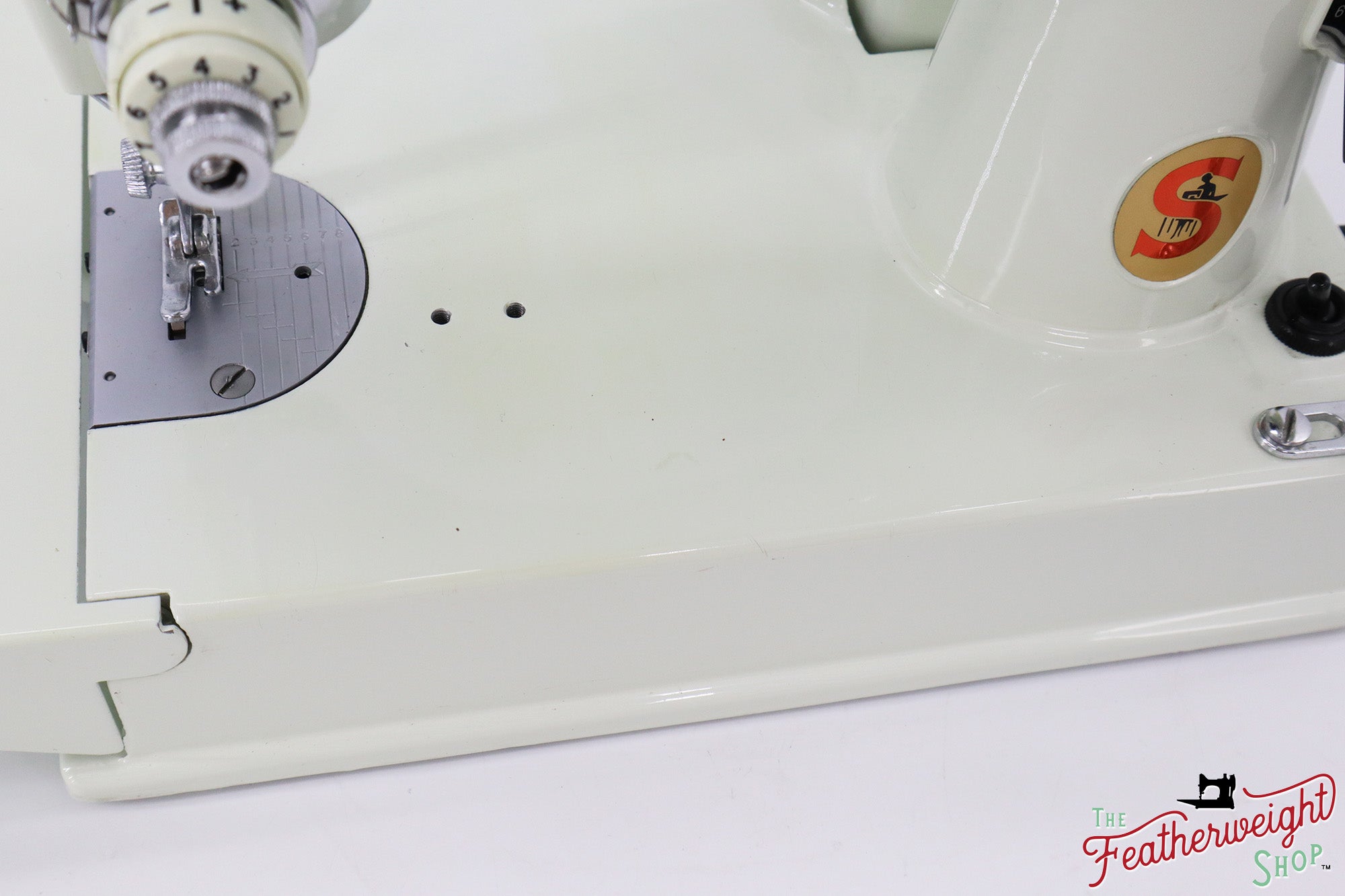 Singer Featherweight 221K Sewing Machine, British WHITE EV9694**