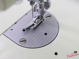 Load image into Gallery viewer, Singer Featherweight 221K Sewing Machine, British WHITE EV9694**