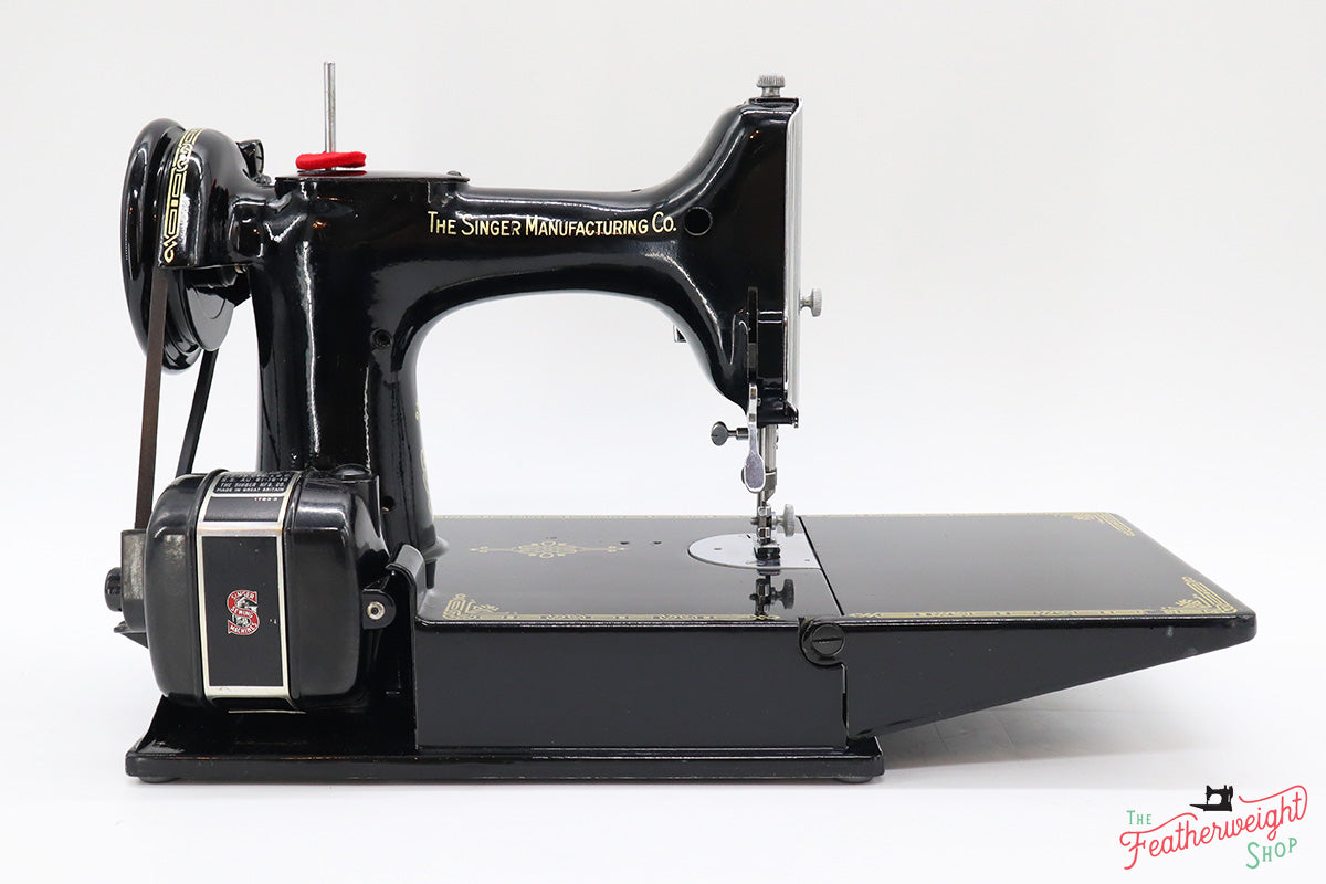 Singer Featherweight 221K Sewing Machine, EH134***