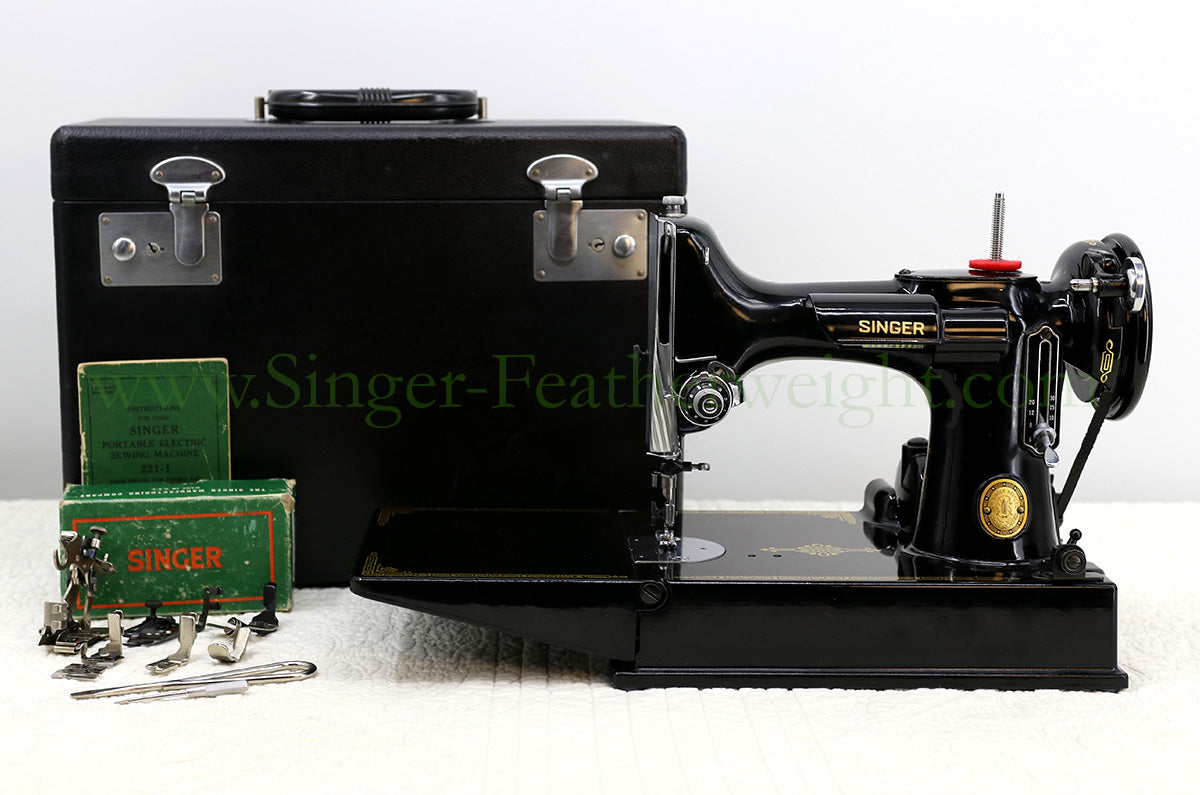 Singer Featherweight 221 Sewing Machine, AK745***