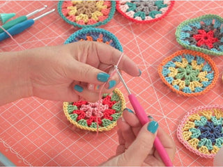 Load image into Gallery viewer, crochet cirles using chunky thread