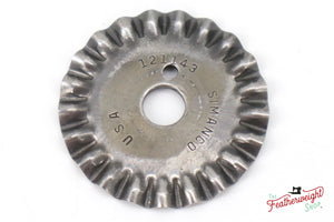 CLEARANCE! 28mm Pinking Rotary Cutting Blades – Keffyn's Sewing Haven
