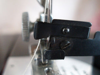 Load image into Gallery viewer, Needle Threader, BLACKSIDE SET, Singer (Vintage Original)