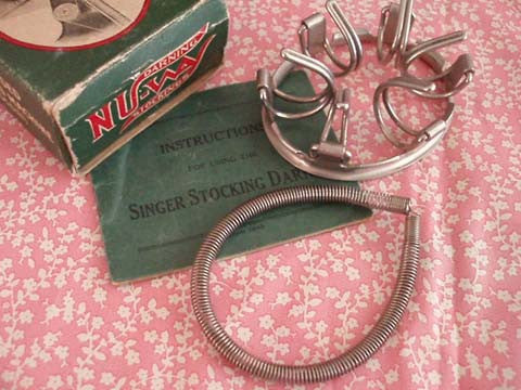 Stocking Darner, Singer (Vintage Original)