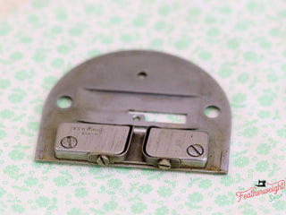 Load image into Gallery viewer, Positioning Plate and Screws, Singer Featherweight 221 Throat Plate (Vintage Original)