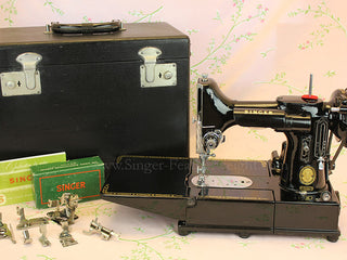 Load image into Gallery viewer, Singer Featherweight 222K Sewing Machine EK633***