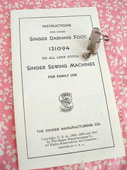 Load image into Gallery viewer, Singer Featherweight Embroidery &amp; Darning Foot (Vintage Original)