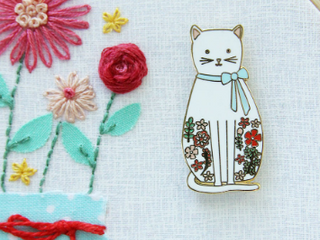 Load image into Gallery viewer, Needle Minder, WHITE CAT by Flamingo Toes