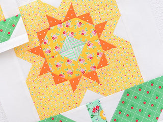 Load image into Gallery viewer, Pattern, Daffodil Flower Quilt Block by Ellis &amp; Higgs (digital download)