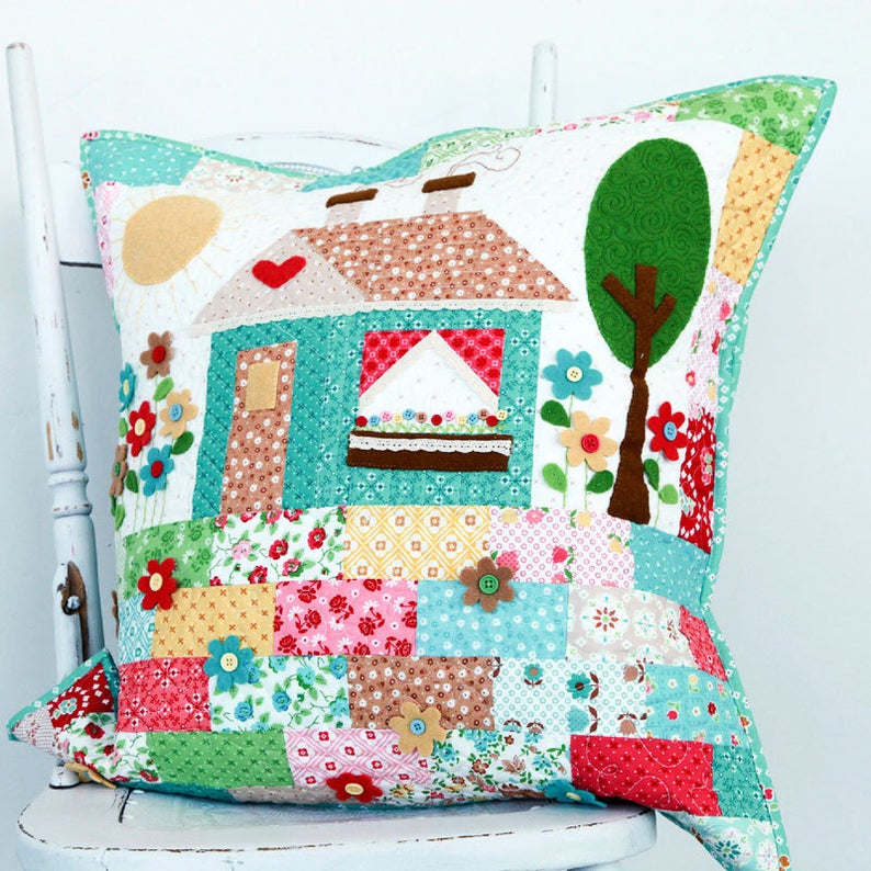 PATTERN, GRANNY'S HOUSE PILLOW Pattern by Lori Holt of Bee in my Bonnet